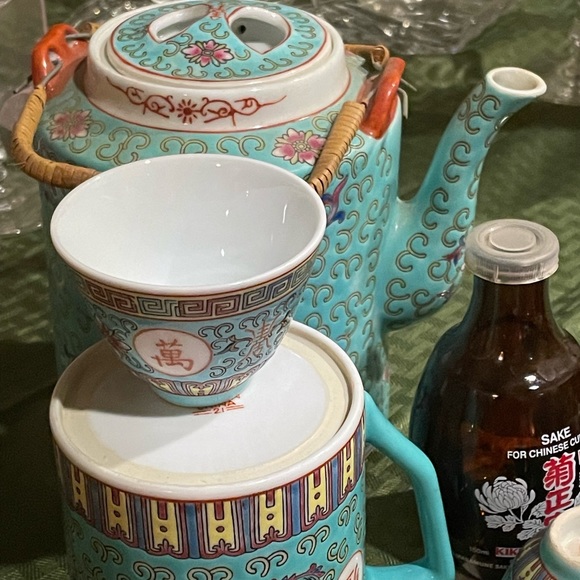 From Japan made in China tea set a two tall saki cups, four matching tea cups - Picture 4 of 16